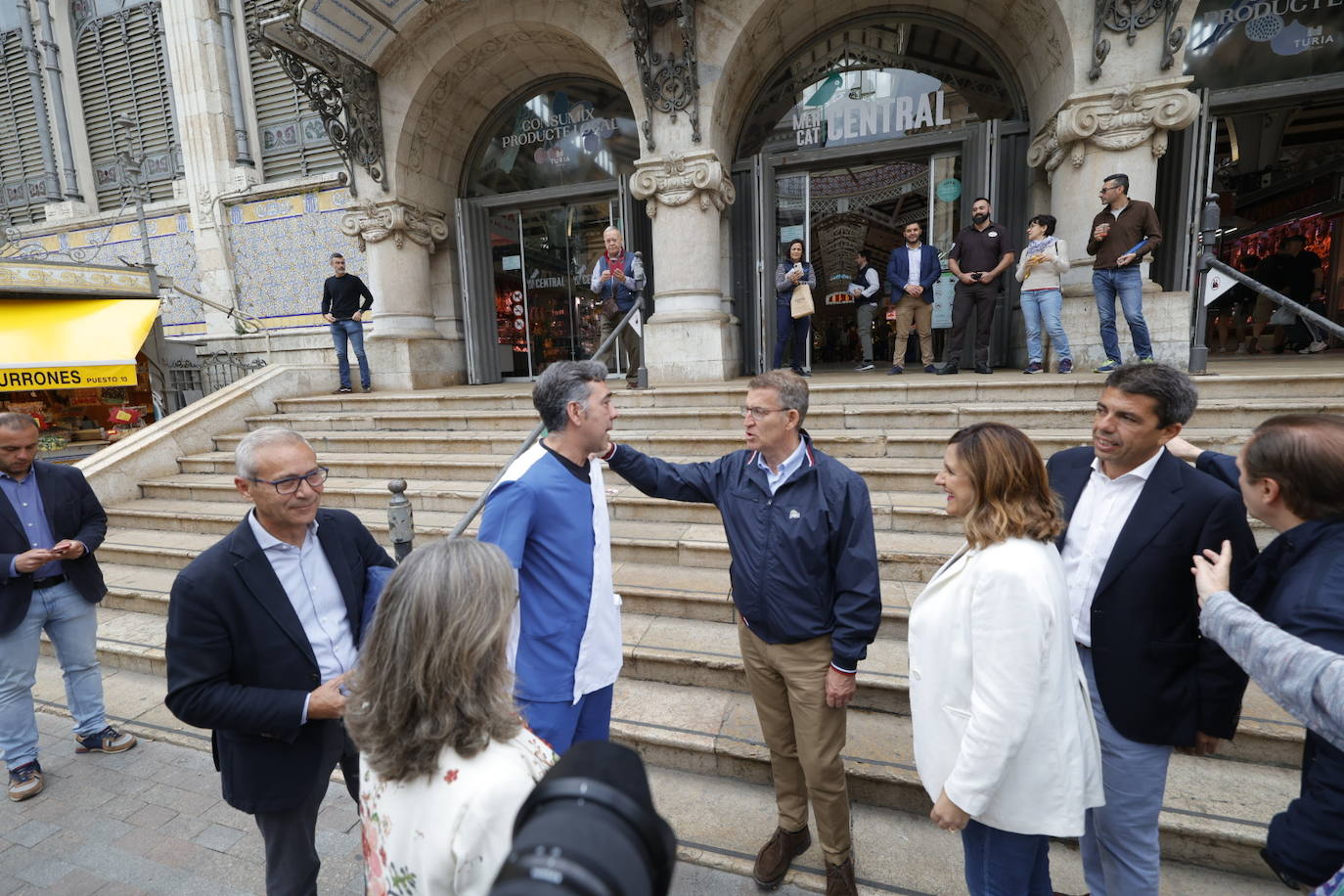 Fotos | Feijóo vuelve a Valencia: del mercado Central a la Fundación Bancaja