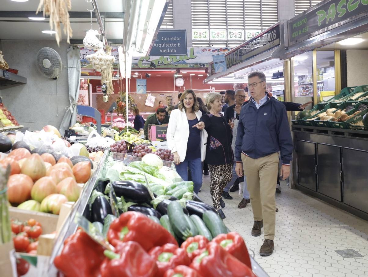 Fotos | Feijóo vuelve a Valencia: del mercado Central a la Fundación Bancaja