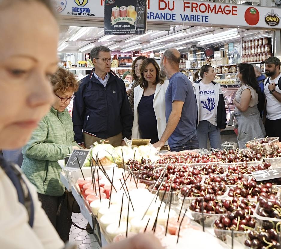 Fotos | Feijóo vuelve a Valencia: del mercado Central a la Fundación Bancaja