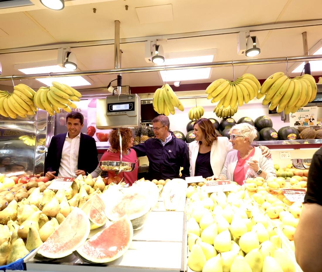 Fotos | Feijóo vuelve a Valencia: del mercado Central a la Fundación Bancaja