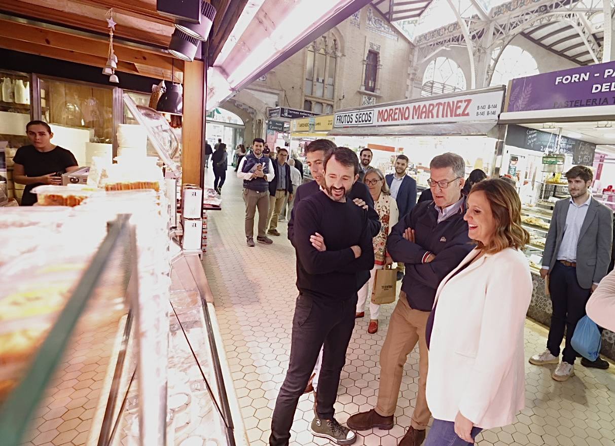 Fotos | Feijóo vuelve a Valencia: del mercado Central a la Fundación Bancaja