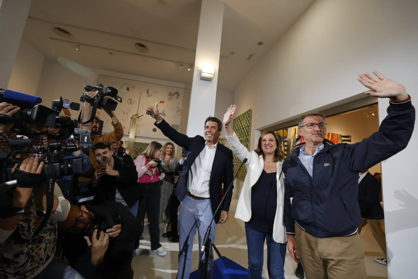 Fotos | Feijóo vuelve a Valencia: del mercado Central a la Fundación Bancaja