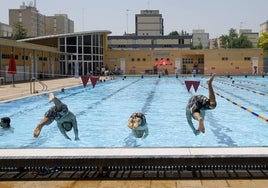 Piscina del Parque del Oeste, junto a la avenida del Cid, en imagen de archivo.