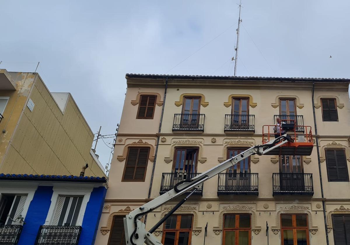 Sueca restaura la fachada de su ayuntamiento después de 40 años