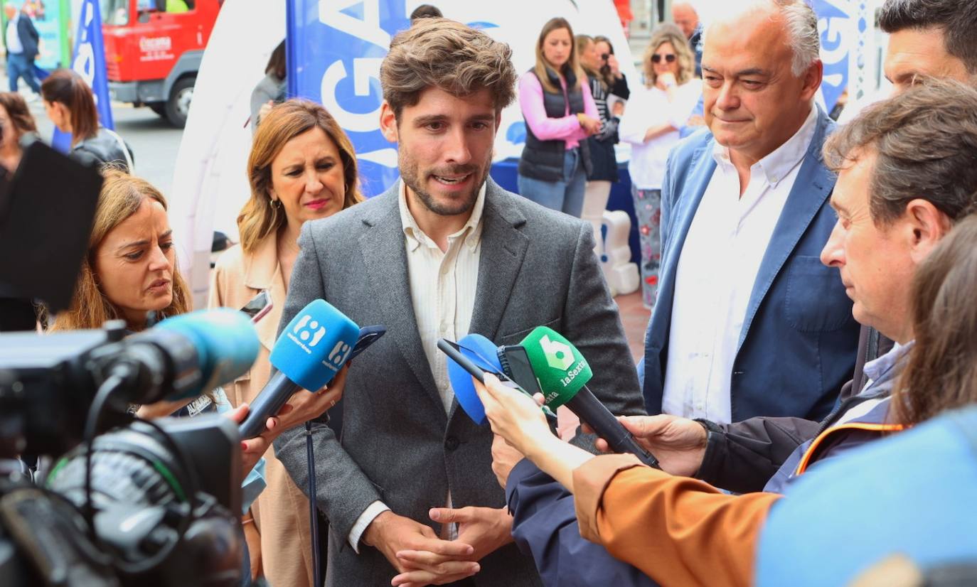 María José Catalá y Esteban González Pons visitan el Mercado de Ruzafa