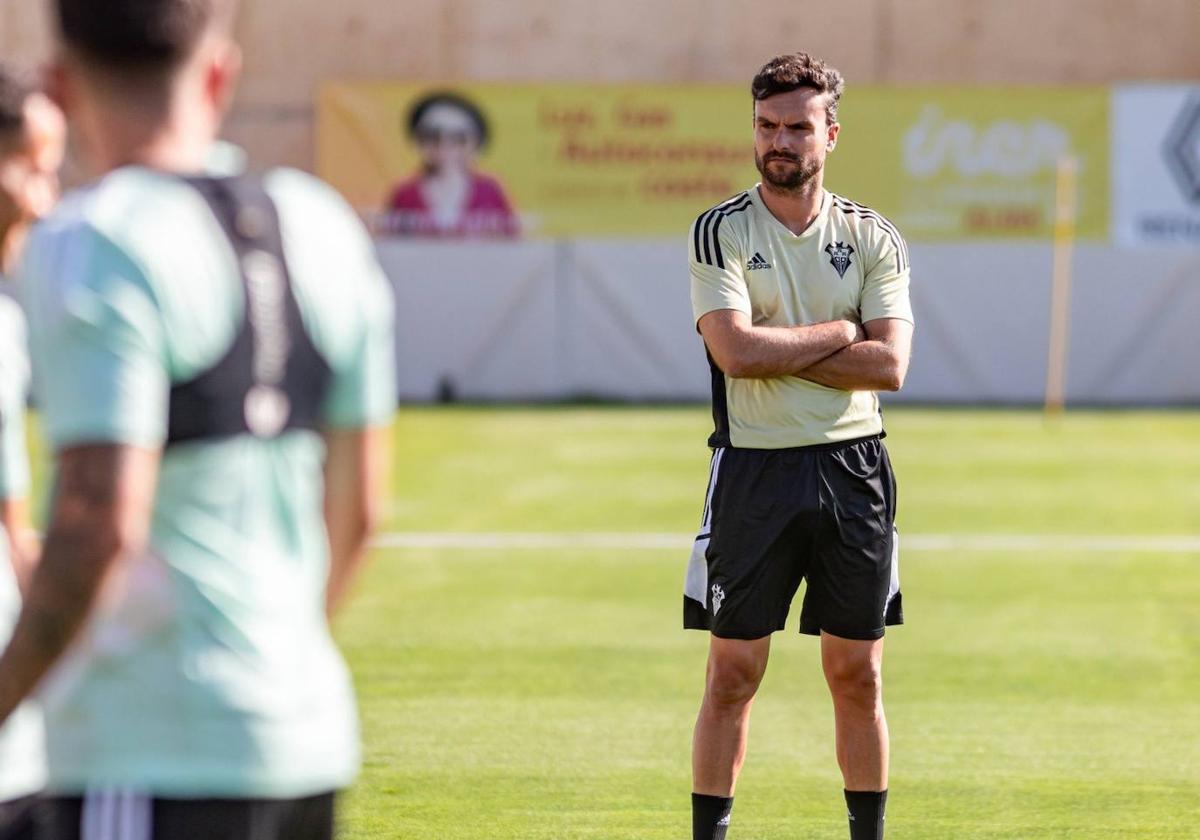 Rubén Albés, durante un entrenamiento con el Albacete.