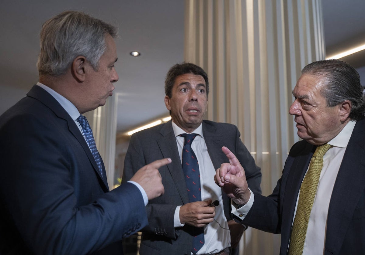 Diego Lorente (AVE), Carlos Mazón y Vicente Boluda (AVE), en un encuentro organizado por los empresarios con los candidatos a la Generalitat.