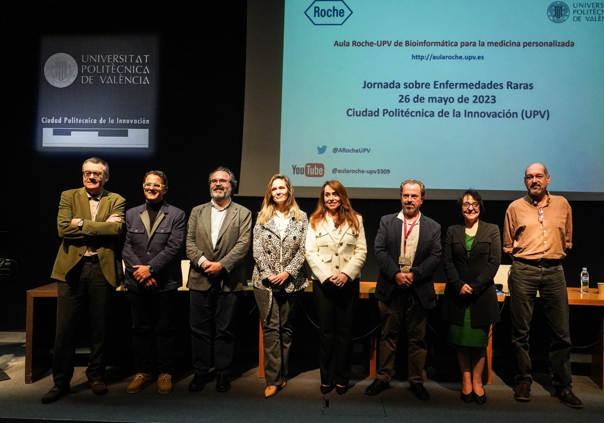 Los ponentes de la jornada junto a los responsables de Roche Farma y del Aula Roche-UPV de 'Bioinformática para la medicina personalizada'.
