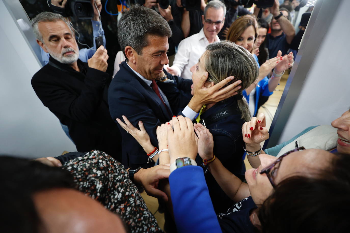 Así ha sido la celebración de Mazón y Catalá tras vencer en las elecciones