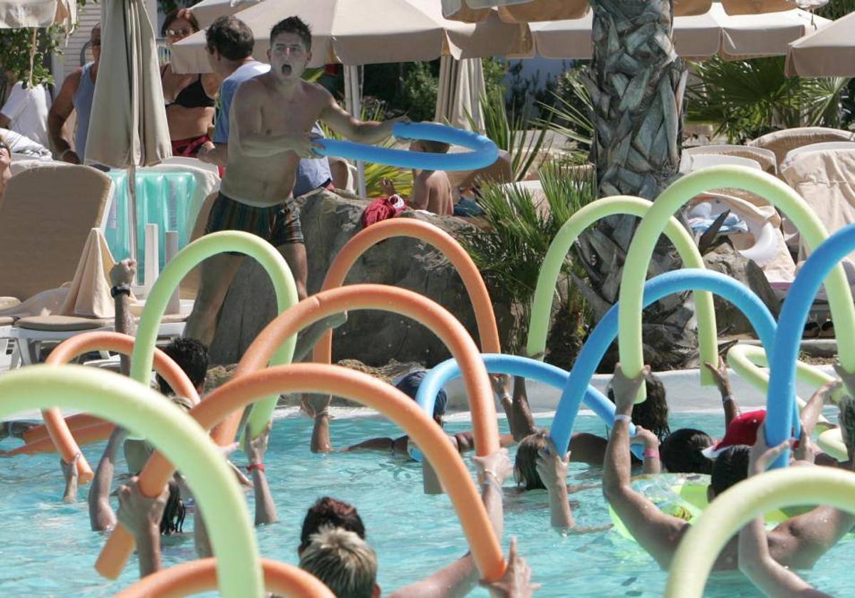 Clases de Aquagym en la piscina