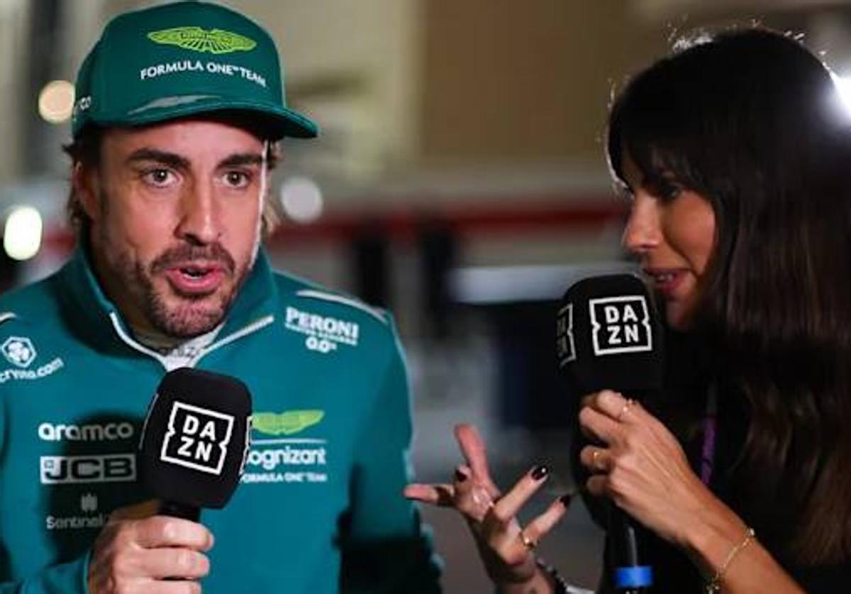 Melissa Jiménez entrevistando a Fernando Alonso.