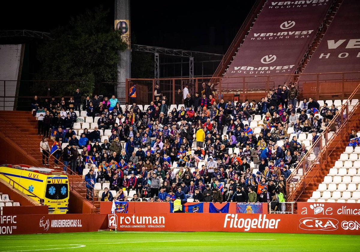 La afición granota, en el partido de liga disputado en el Carlos Belmonte.