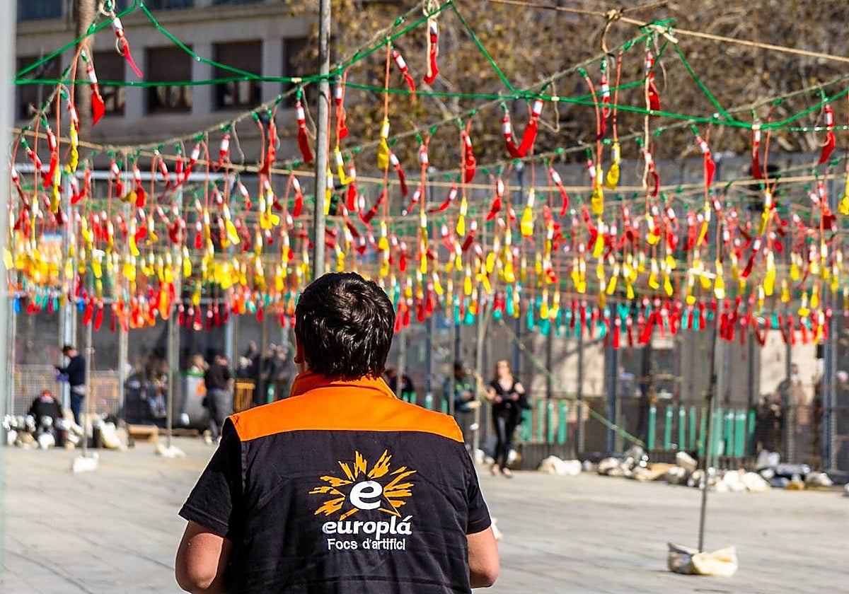 Disparo de una mascletà de Europlá.