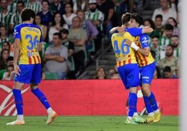 La celebración del gol de Diego López.