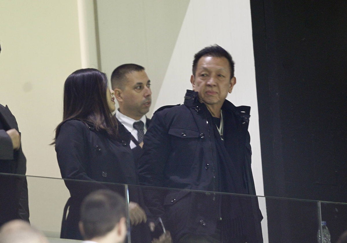 Peter Lim, en un partido en Mestalla.