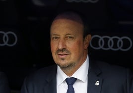 Rafa Benítez dirigiendo un partido durante su etapa con el Madrid.