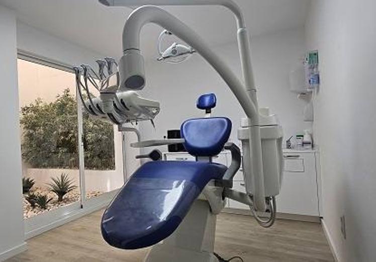 Imagen principal - Cirujano maxilofacial Senís