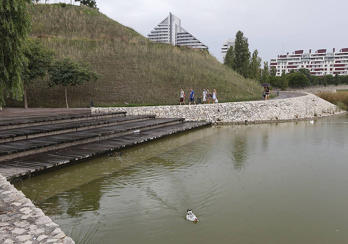 Parte del parque de Cabecera, junto al lago.