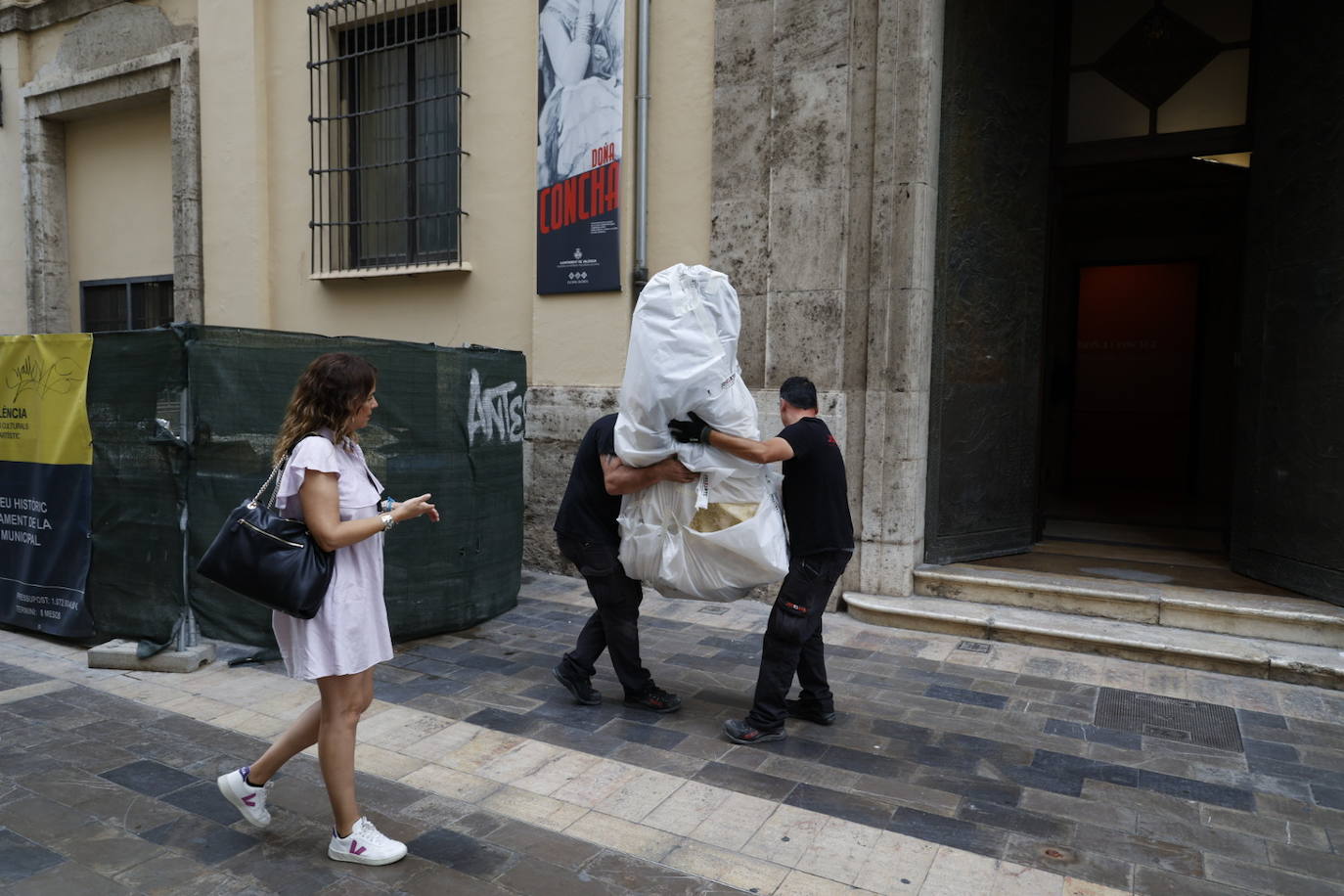 Fotos: la Virgen, trasladada al Museo Municipal de Valencia