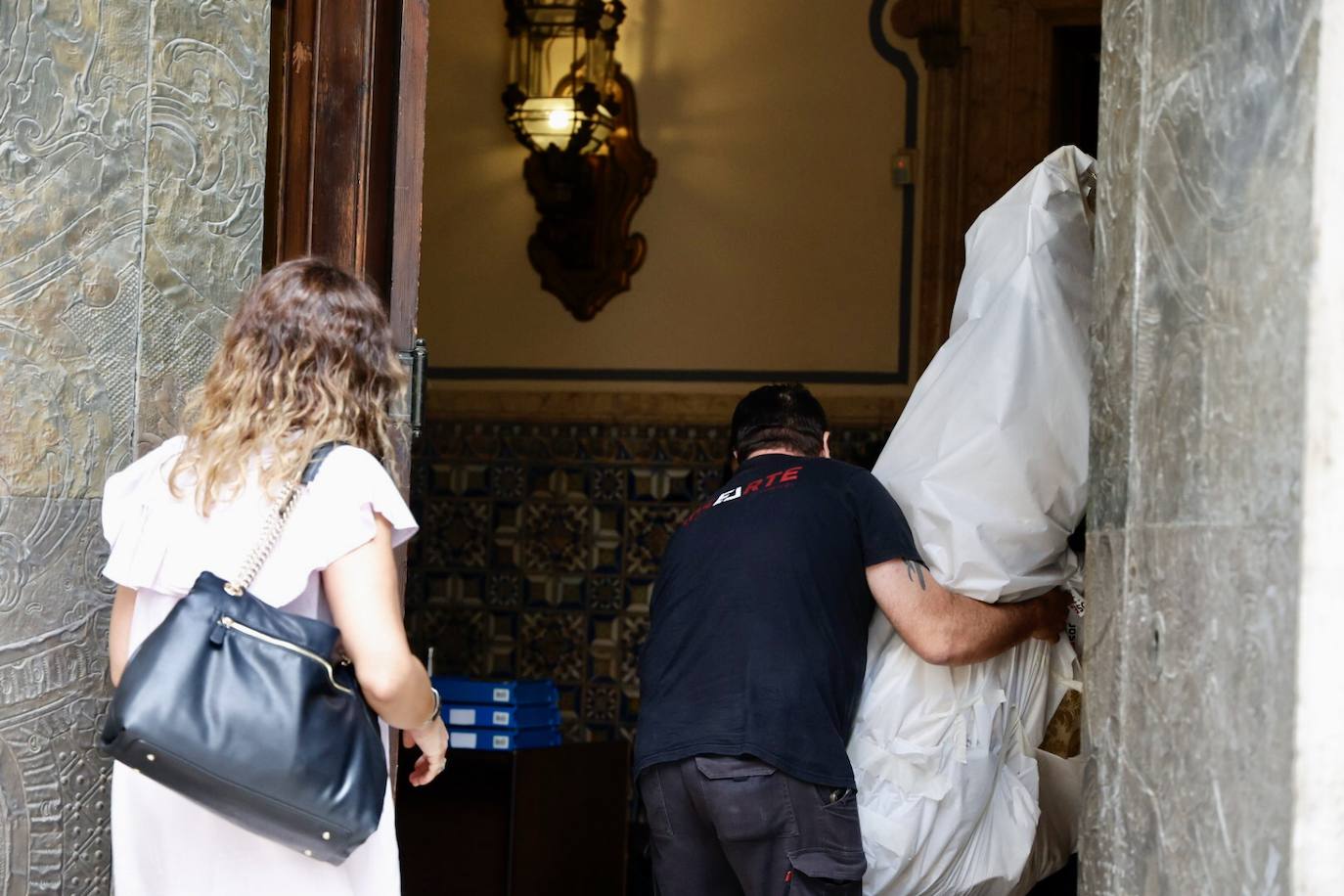 Fotos: la Virgen, trasladada al Museo Municipal de Valencia