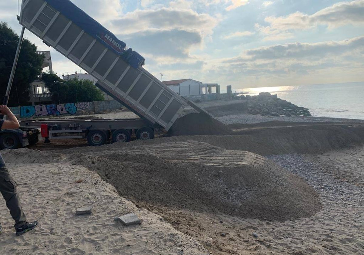 Actuación de urgencia en la playa.