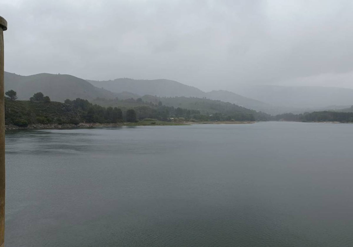 El embalse de Beniarrés en el último episodio de lluvias.