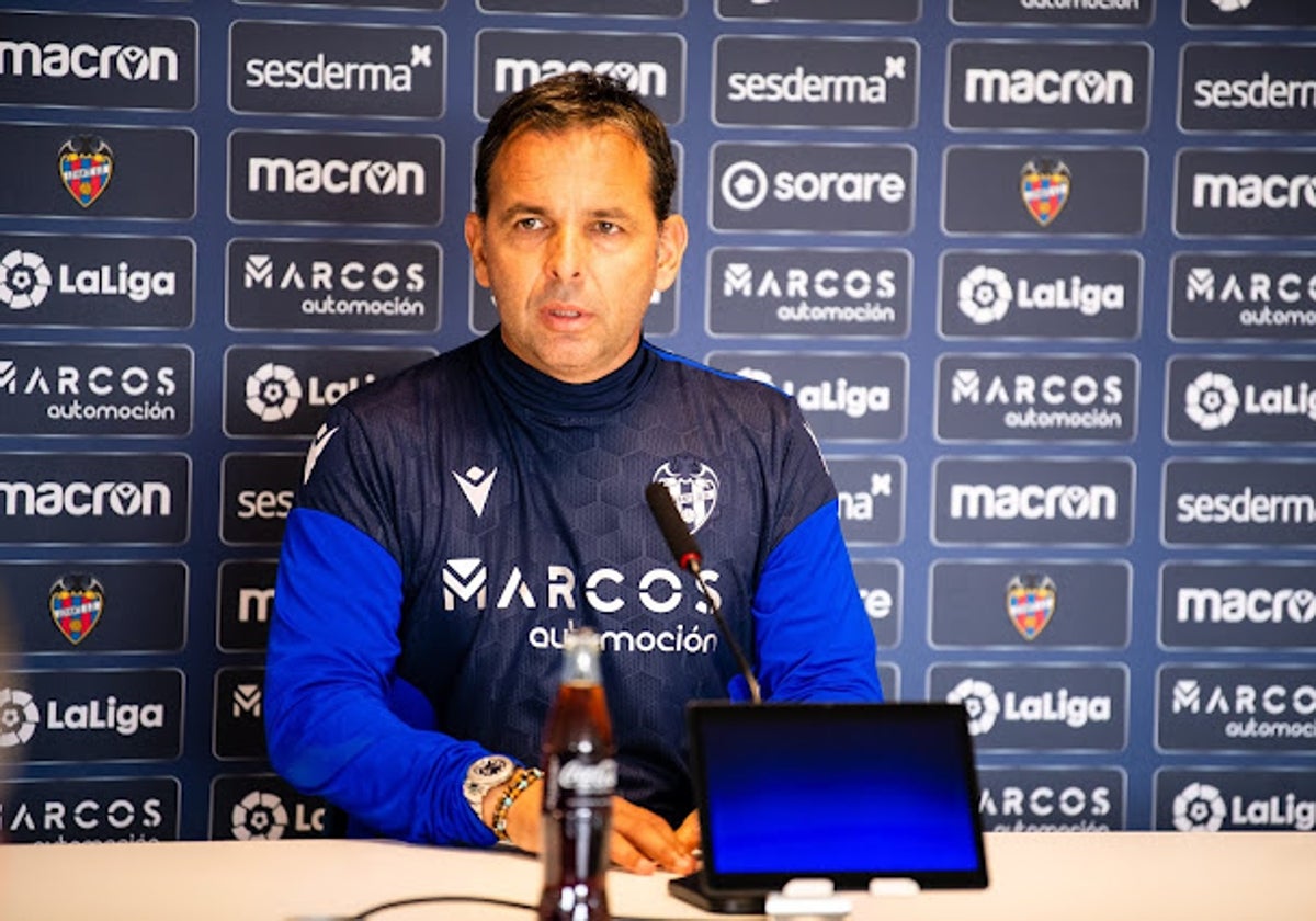 Javier Calleja durante una rueda de prensa.