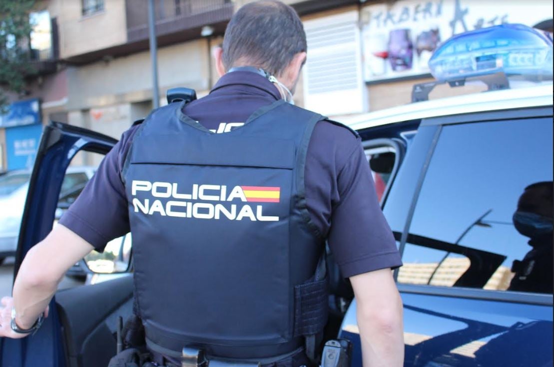 Un agente de la Policía Nacional.