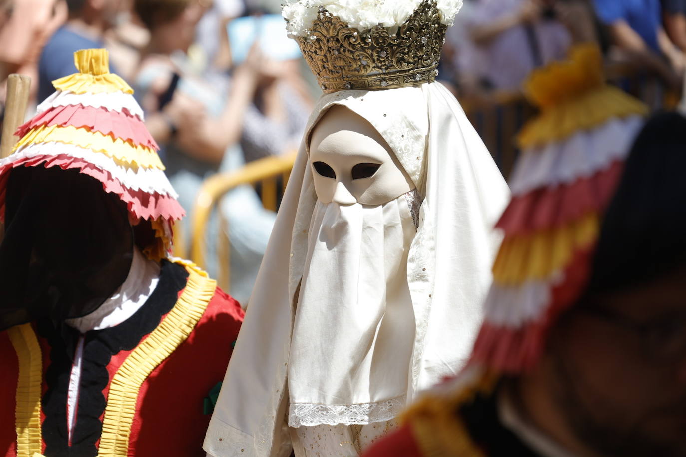 La Cabalgata del Convite llena Valencia de danza, música y color