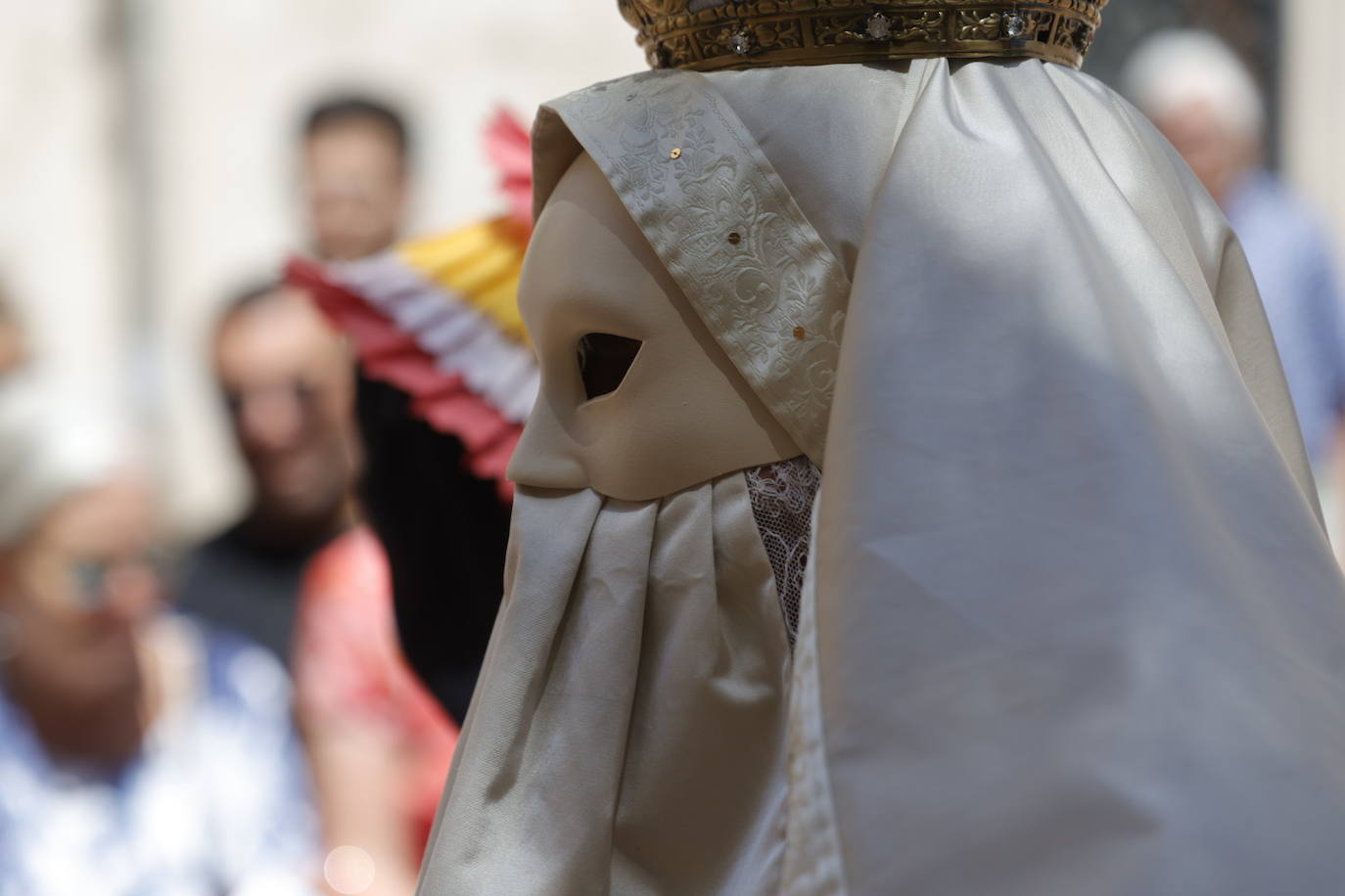 La Cabalgata del Convite llena Valencia de danza, música y color