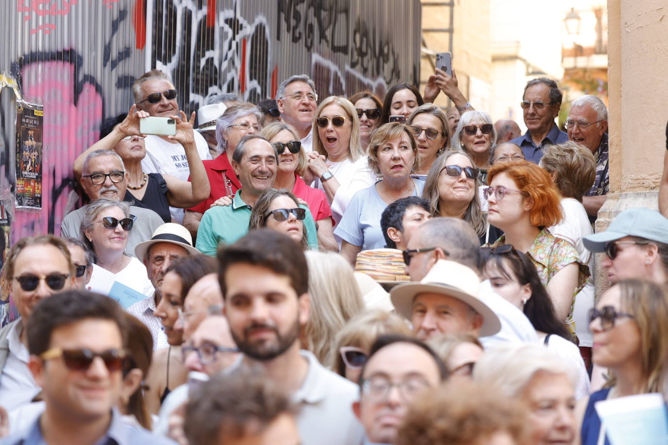 La Cabalgata del Convite llena Valencia de danza, música y color
