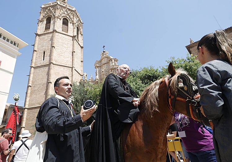 Imagen principal - Algunos momentos de la Cabalgata del Convite.