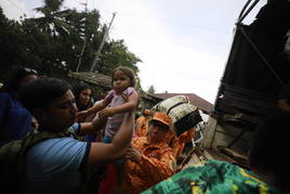 Terror en Filipinas por la erupción del volcán Mayón