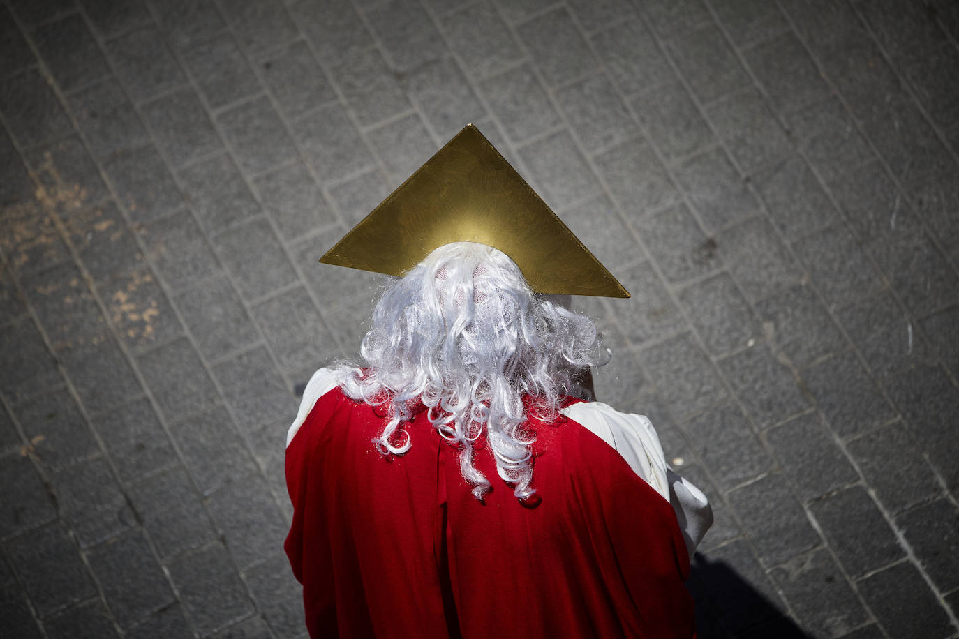 La Cabalgata del Convite llena Valencia de danza, música y color
