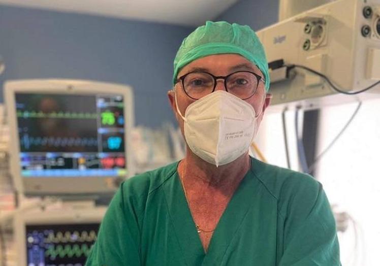 Imagen principal - Dr. Juan Casanova, Jefe del Servicio de Urologia del IVO