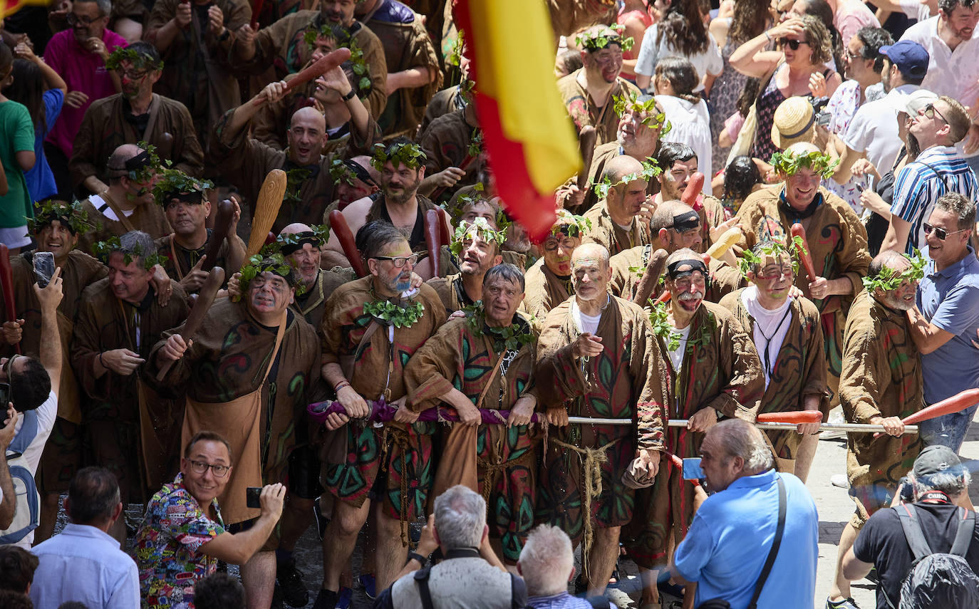 La Cabalgata del Convite llena Valencia de danza, música y color