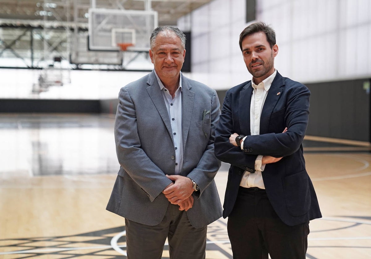 Marshall Glickman, junto a Enric Carbonell, durante su visita a L'Alqueria.