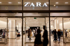 Escaparate de una tienda de Zara en una imagen de archivo.