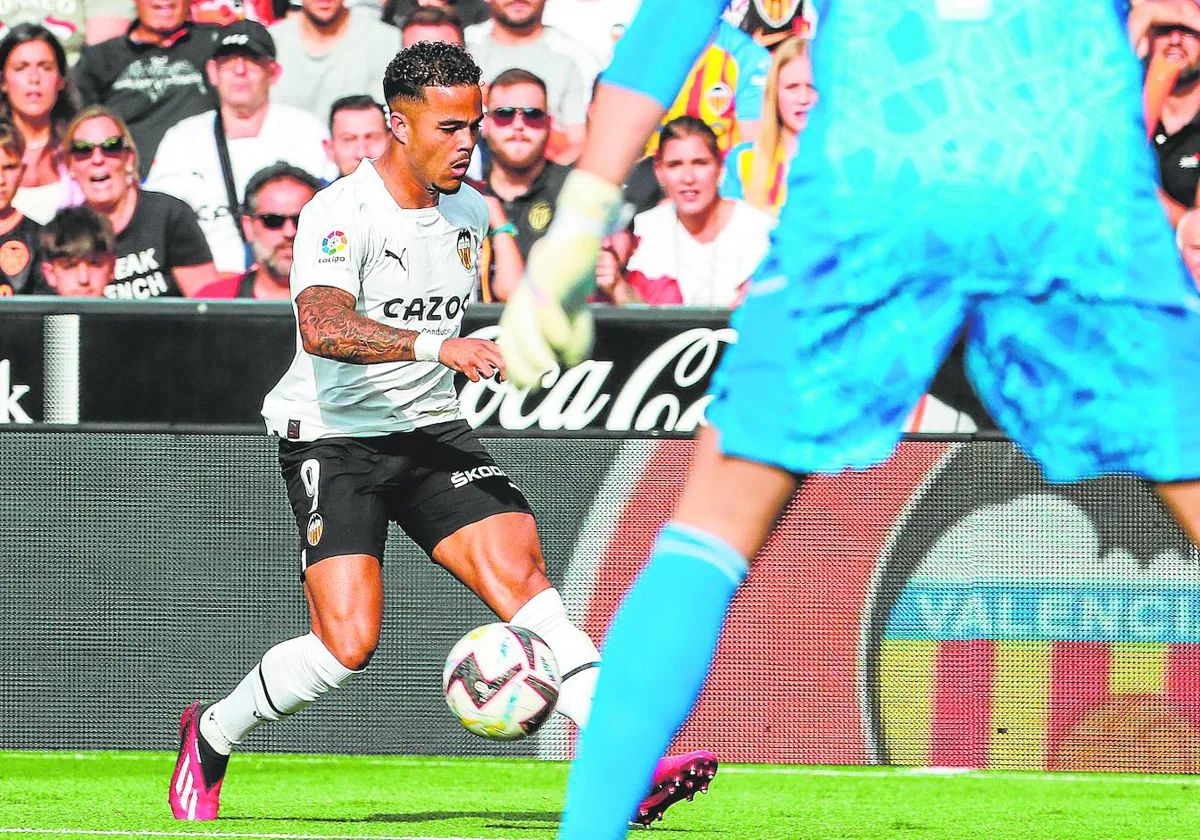 Fichaje Kluivert Valencia | Kluivert desnuda a Lim | Las Provincias