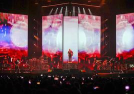 Los fans arropan a Alejandro Sanz en Valencia