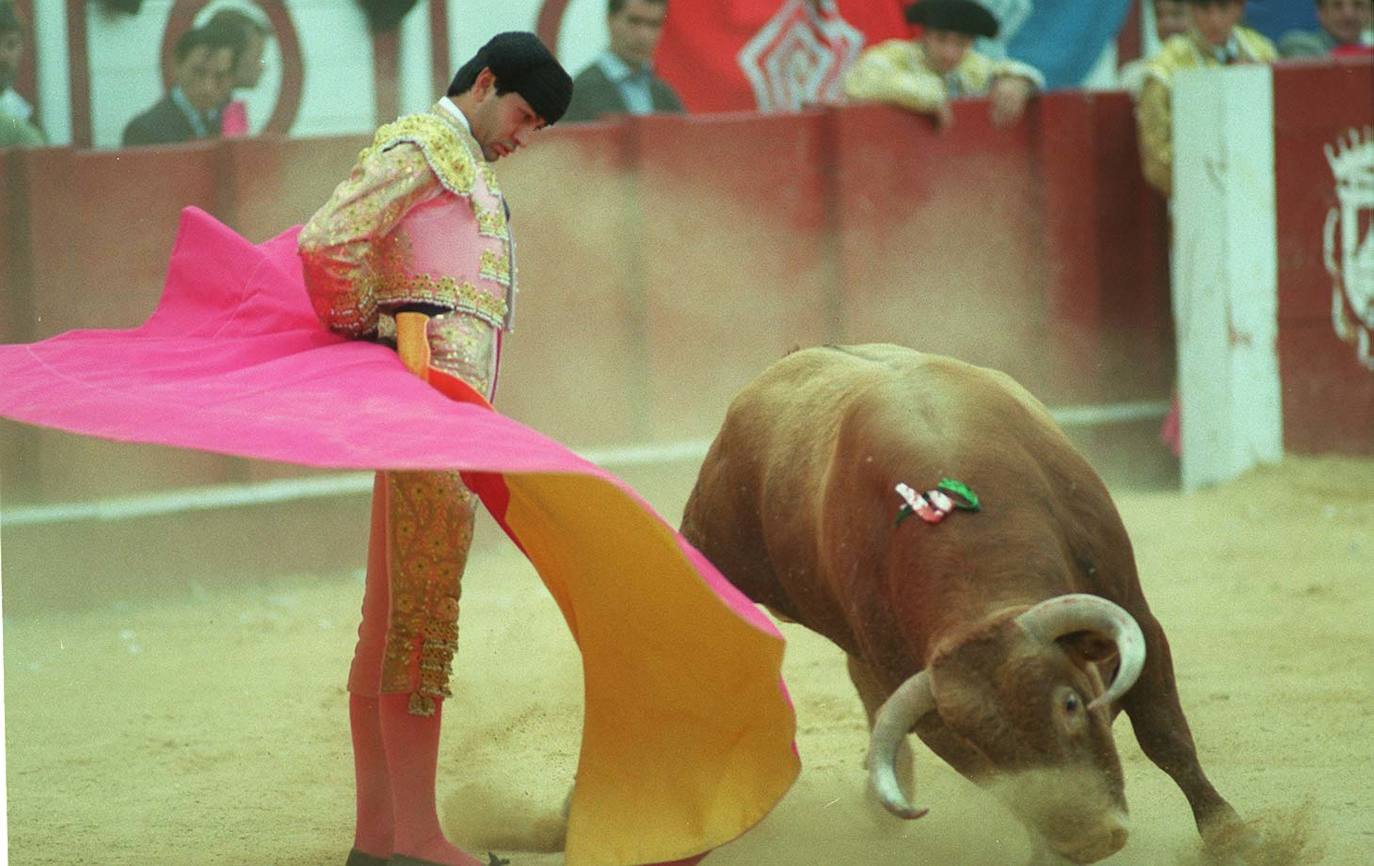 Fotos | La vida de Vicente Barrera, en imágenes: de torero a político