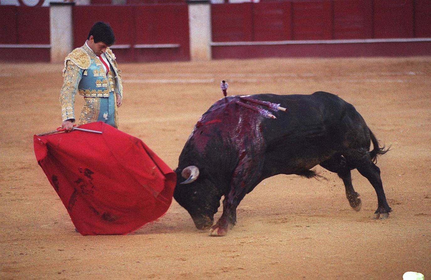 Fotos | La vida de Vicente Barrera, en imágenes: de torero a político