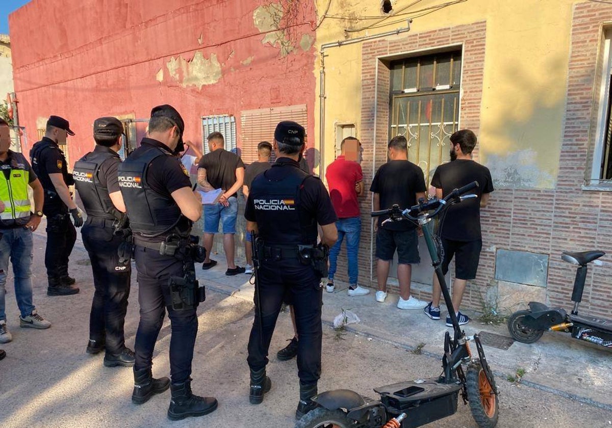 La Policía toma un barrio de Torrent en otra redada masiva