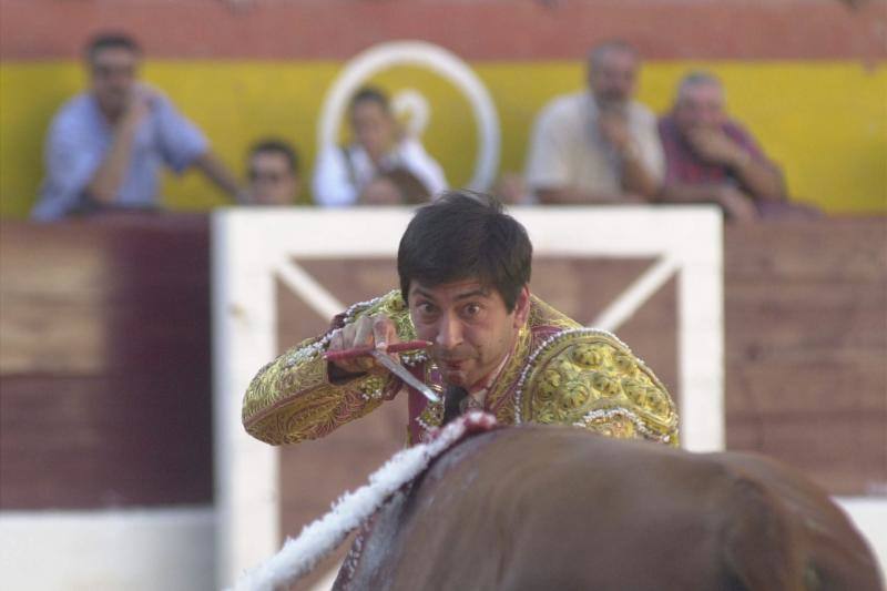 Fotos | La vida de Vicente Barrera, en imágenes: de torero a político