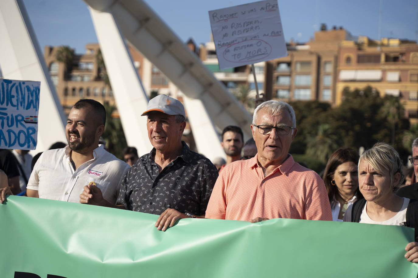 Varios colectivos se manifiestan contra la ampliación del puerto de Valencia