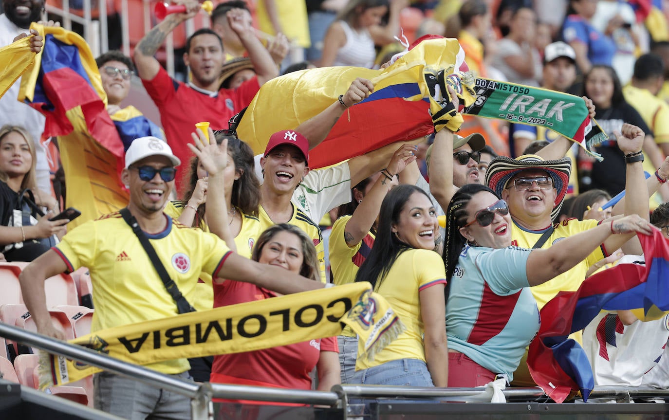 Pelea campal en las gradas de Mestalla durante el Colombia - Iraq