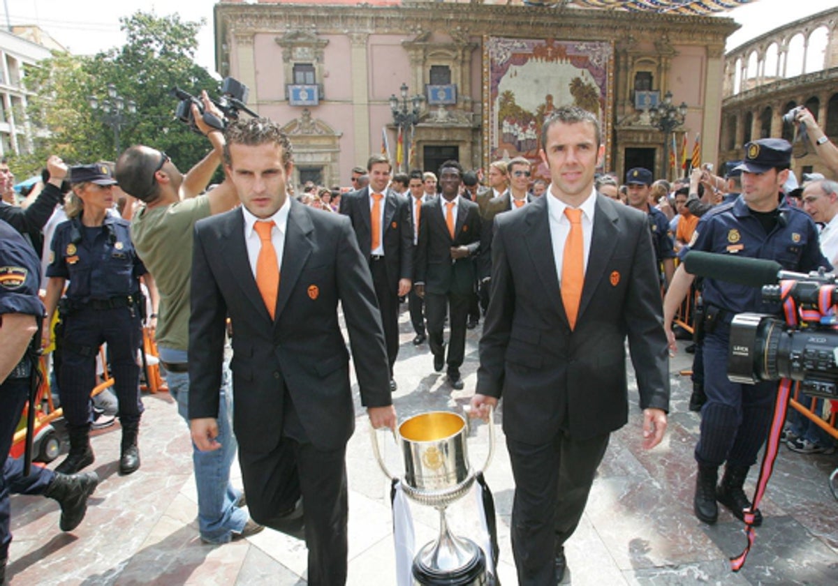 Baraja y Marchena, con el trofeo de la Copa del Rey de 2008