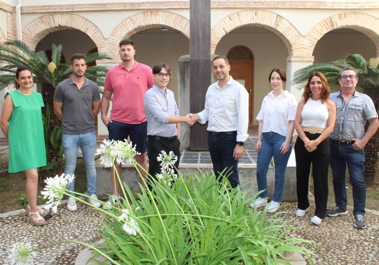 Los ediles nacionalistas y socialistas, en el Ayuntamiento de Ondara.