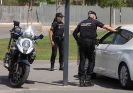 Dos policías nacionales en una imagen de archivo.