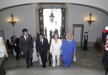 Catalá elige un traje de chaqueta blanco para el pleno de investidura en el Ayuntamiento de Valencia